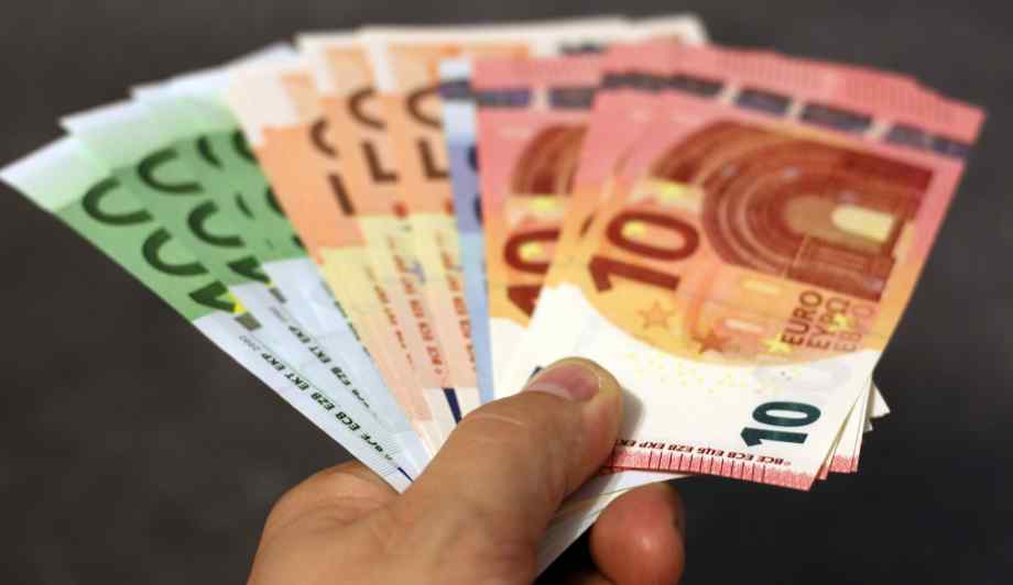 Peut-on donner de l’argent sans faire de déclaration aux impôts ?-EFTouch Peut-on donner de l’argent sans faire de déclaration aux impôts ?-EFTouch