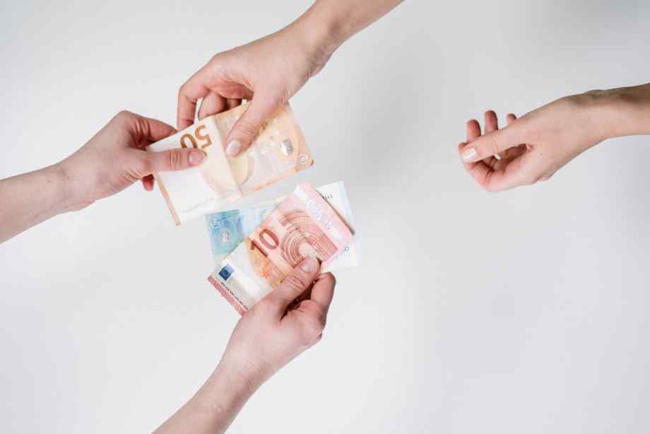 Quelle somme d’argent peut-on donner sans la déclarer aux impôts ?-EFTouch Quelle somme d’argent peut-on donner sans la déclarer aux impôts ?-EFTouch